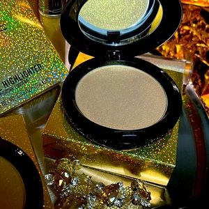 MAC Dazzle Highlighter Gold